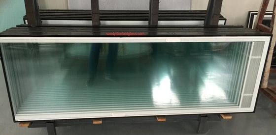 Żaluzje 25,4 mm między szklanymi płaskimi żaluzjami do drzwi tarasowych Izolacja cieplna OEM